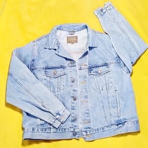 Boxy fit lightwash denim jacket